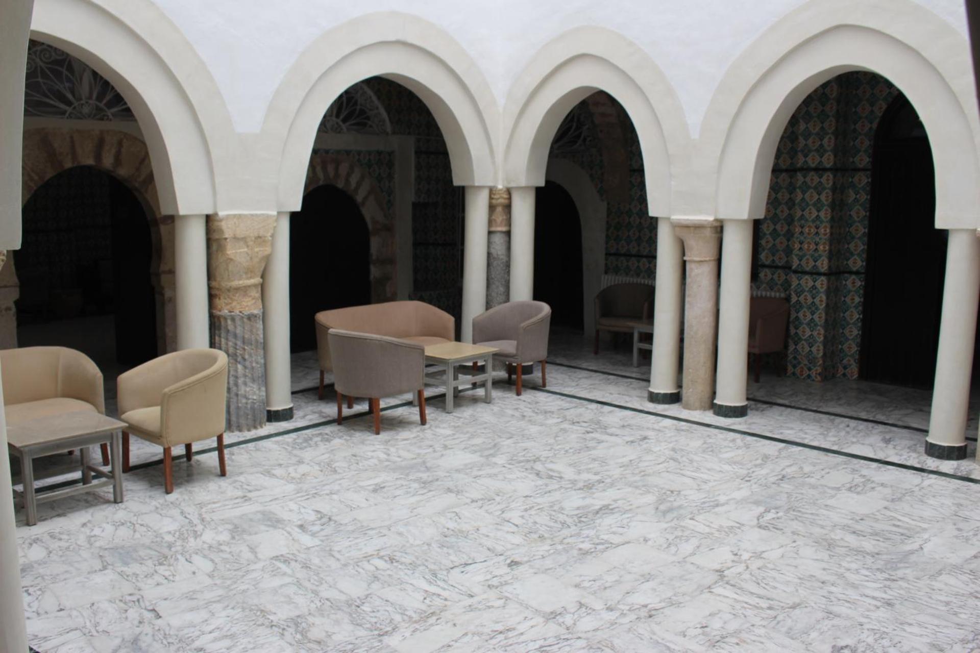 Medina Hotel *