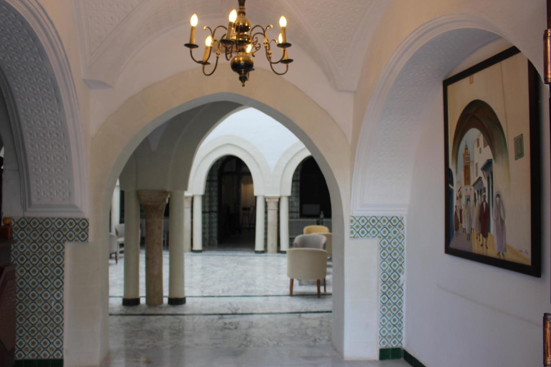 Medina Hotel *